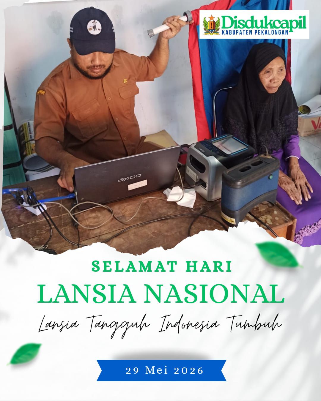 Disdukcapil mengadakan Jemput Bola Pelayanan Perekaman KTP-el bagi Penduduk Rentan Lansia di Balai Desa Kecamatan Bojong