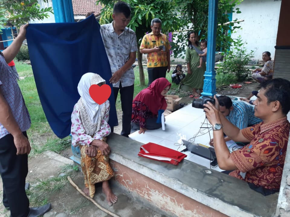 Disdukcapil Adakan Jemput Bola Perekaman KTP Elektronik bagi Warga Disabilitas, Lansia dan ODGJ di Desa Sidomulyo dan Desa Sukorejo Kecamatan Kesesi