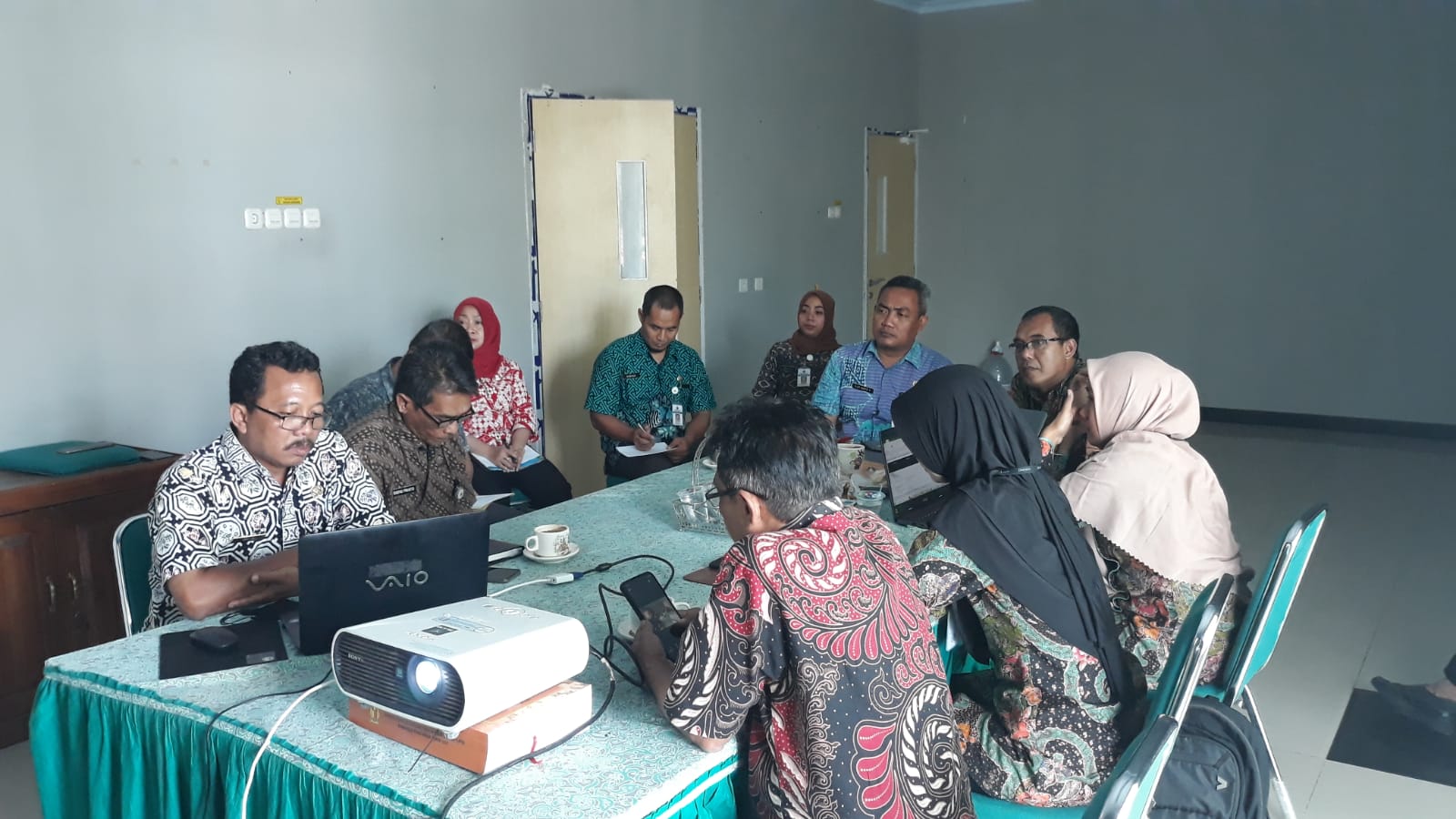 Disdukcapil menerima kunjungan Tim Monitoring Pembangunan Zona Integritas 