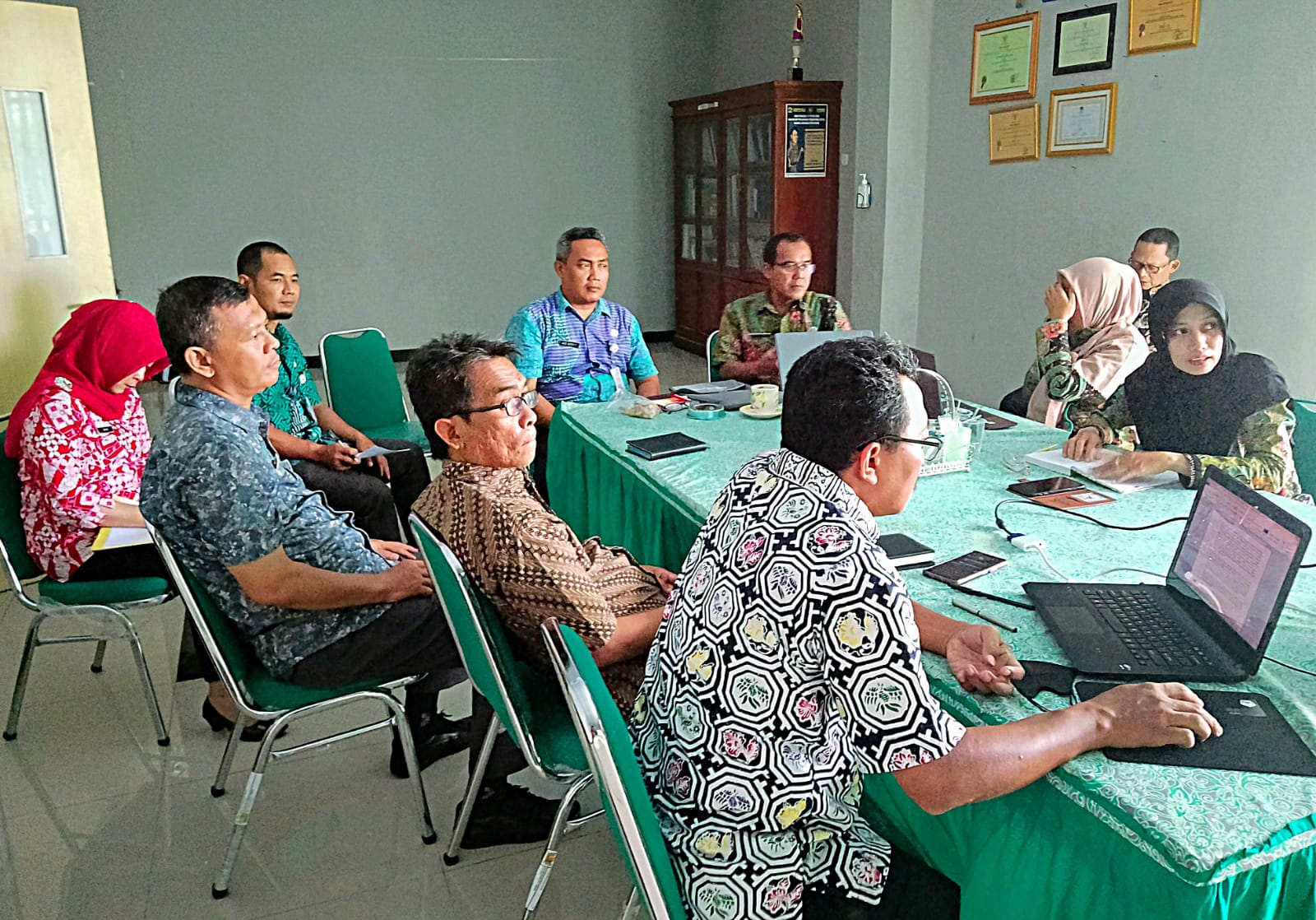 Disdukcapil menerima kunjungan Tim Monitoring Pembangunan Zona Integritas 