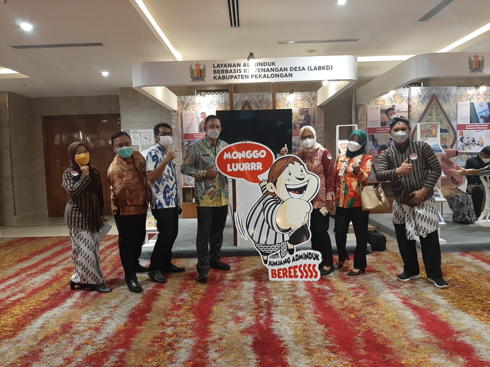 JUNJANG ADMINDUK DAN SAPU JAGAD RAIH TOP 10 KIPP JATENG 2021 AWARD